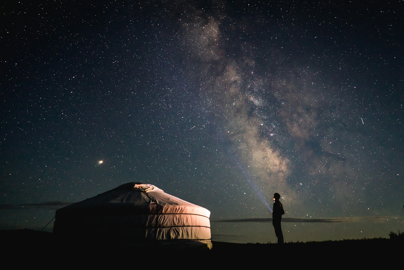 Aventure au cœur de la Mongolie : yourtes et nature sauvage