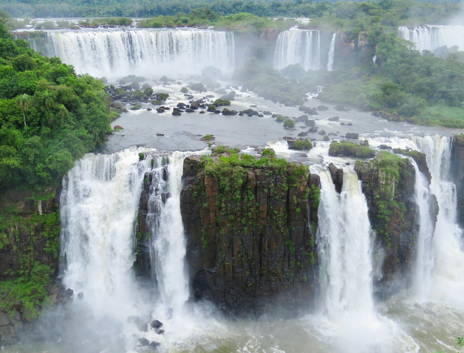 les chutes de Iguazu au Brésil